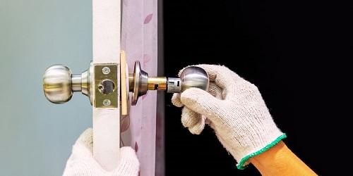 Local locksmith in OKC offering residential lock repairs